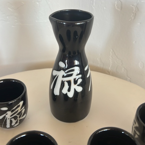 5 piece saki set in black and white. New - Picture 2 of 6